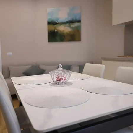 Mike's Apartment *